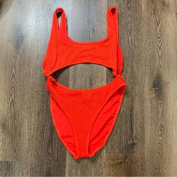 Good American womens red textured monokini swimsuit in bright poppy 5/6 - Picture 2 of 11